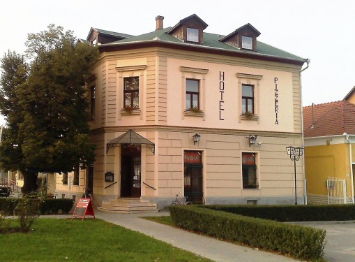   - La Mamma Hotel Szany