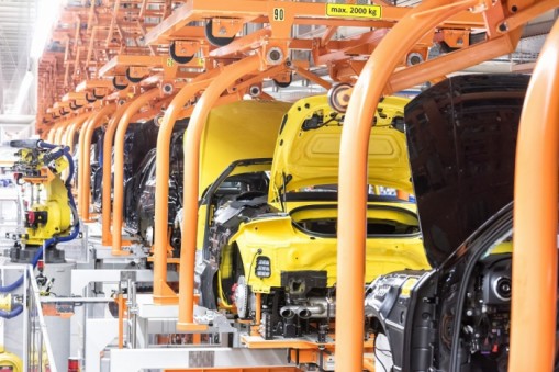   - Gyárlátogatás az Audi Hungária motor- és járműgyárában