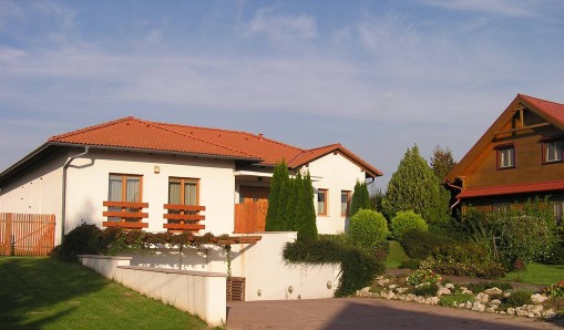   - Villa Corvina Győrújbarát